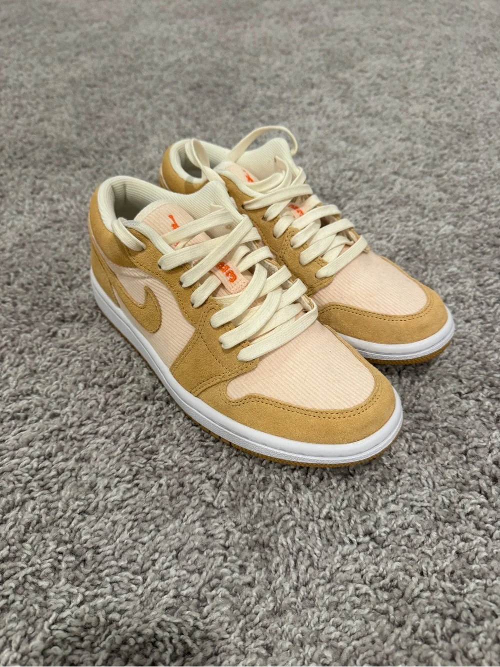 Women’s Low-Top Jordan Sneakers in Tan and Cream